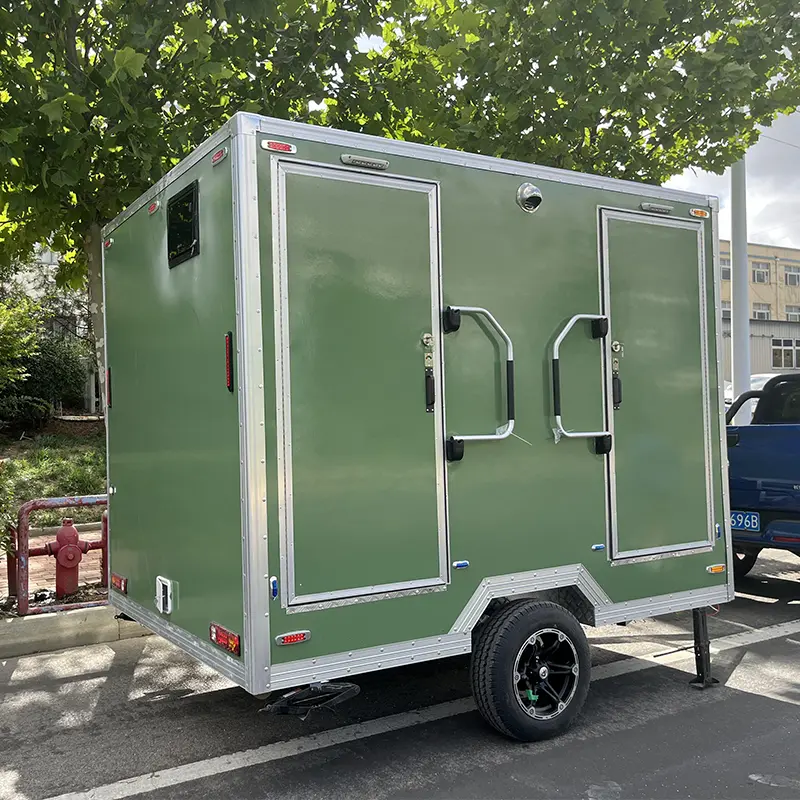 Bruser og toiletvogn